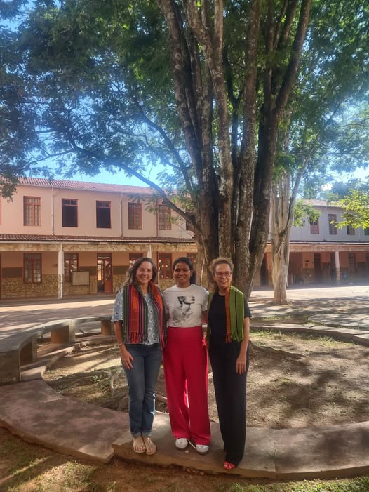 Foto com Profa.Dra. Giovana Scareli, discente Eugenia Tilman do Timor Leste e Profa. Dra M�nica de �vila Todaro